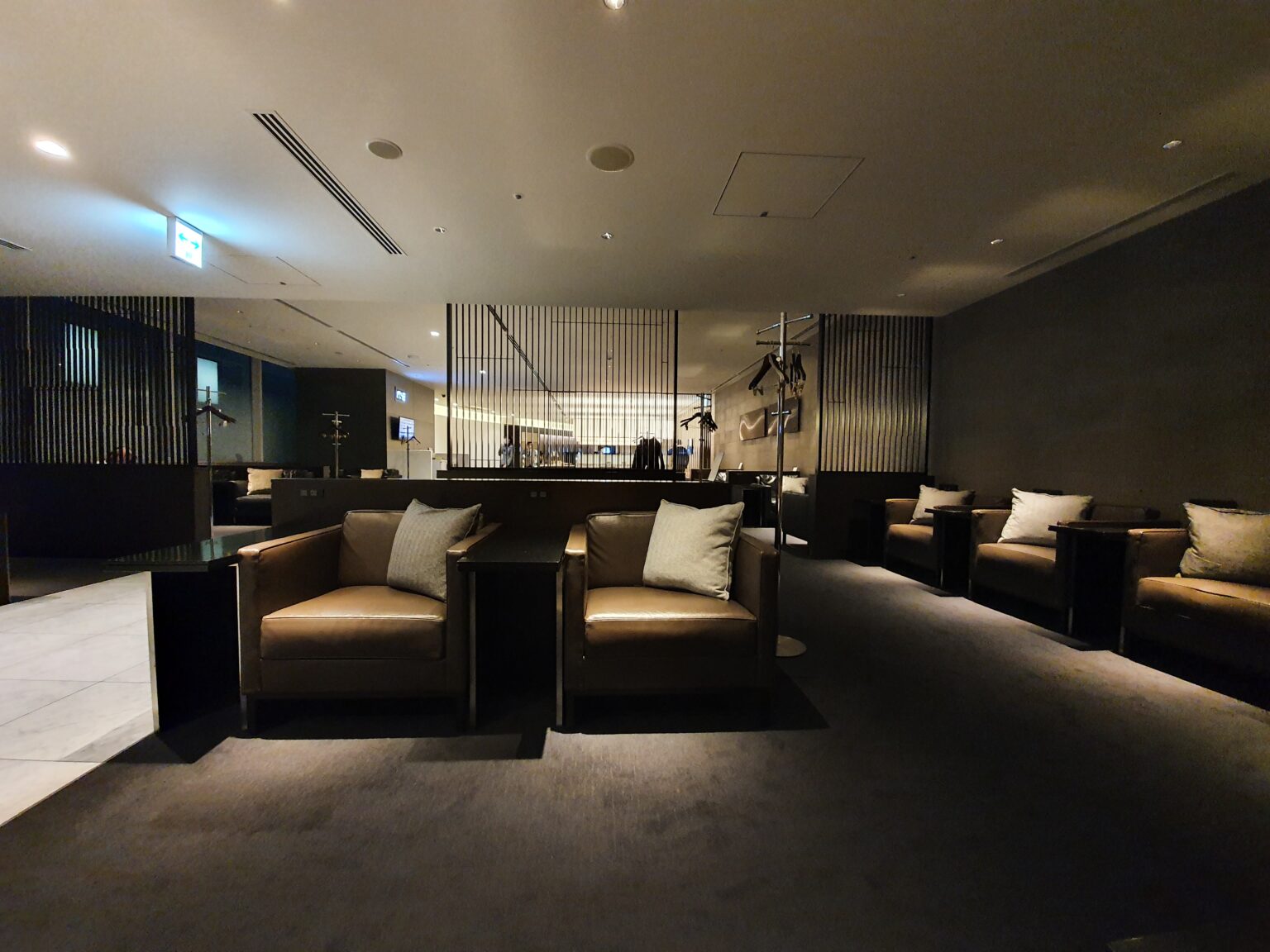 First Class ANA Suite Lounge Tokyo Haneda - Wander Up Front