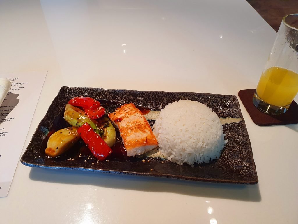 Lufthansa FCT Salmon Teriyaki Lunch