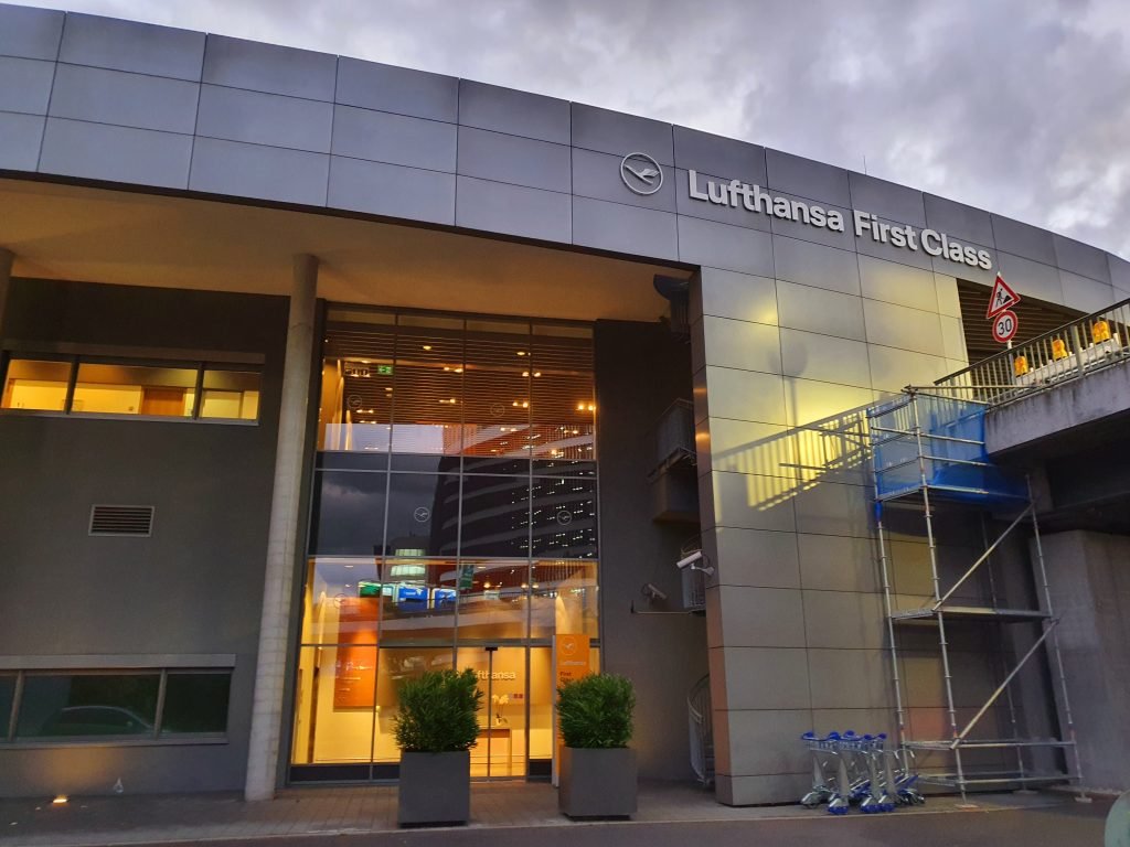 Lufthansa First Class Terminal Building Lufthansa First Class Terminal Building