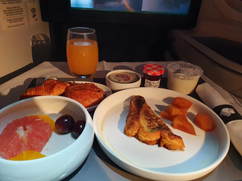 AeroMexico 787 9 Business Class French Toast Breakfast AeroMexico 787 9 Business Class French Toast Breakfast