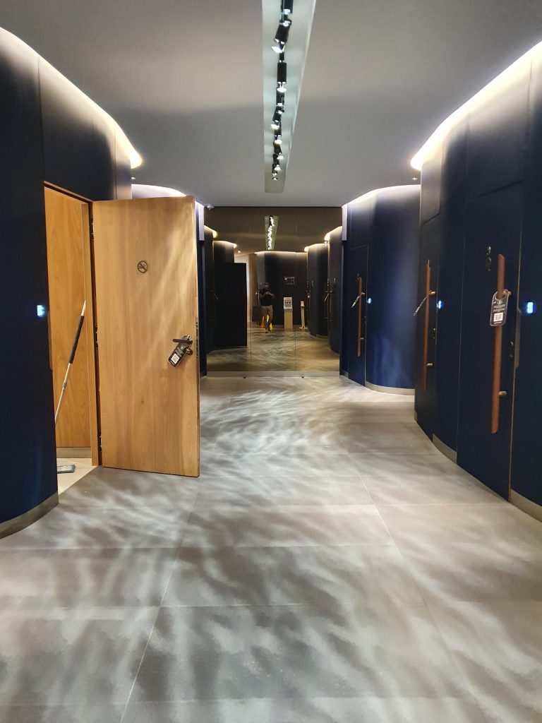 Air France Salone Lounge 2F Shower Cubicles