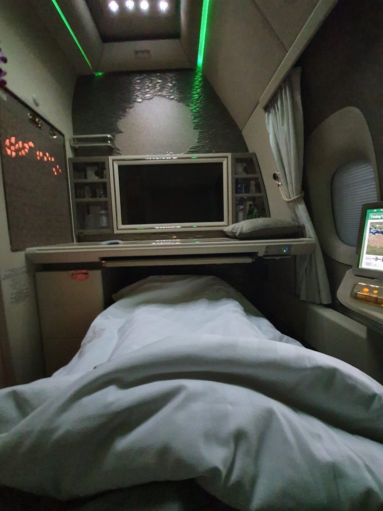 Emirates Change Changer First Suite Bed Mood lighting