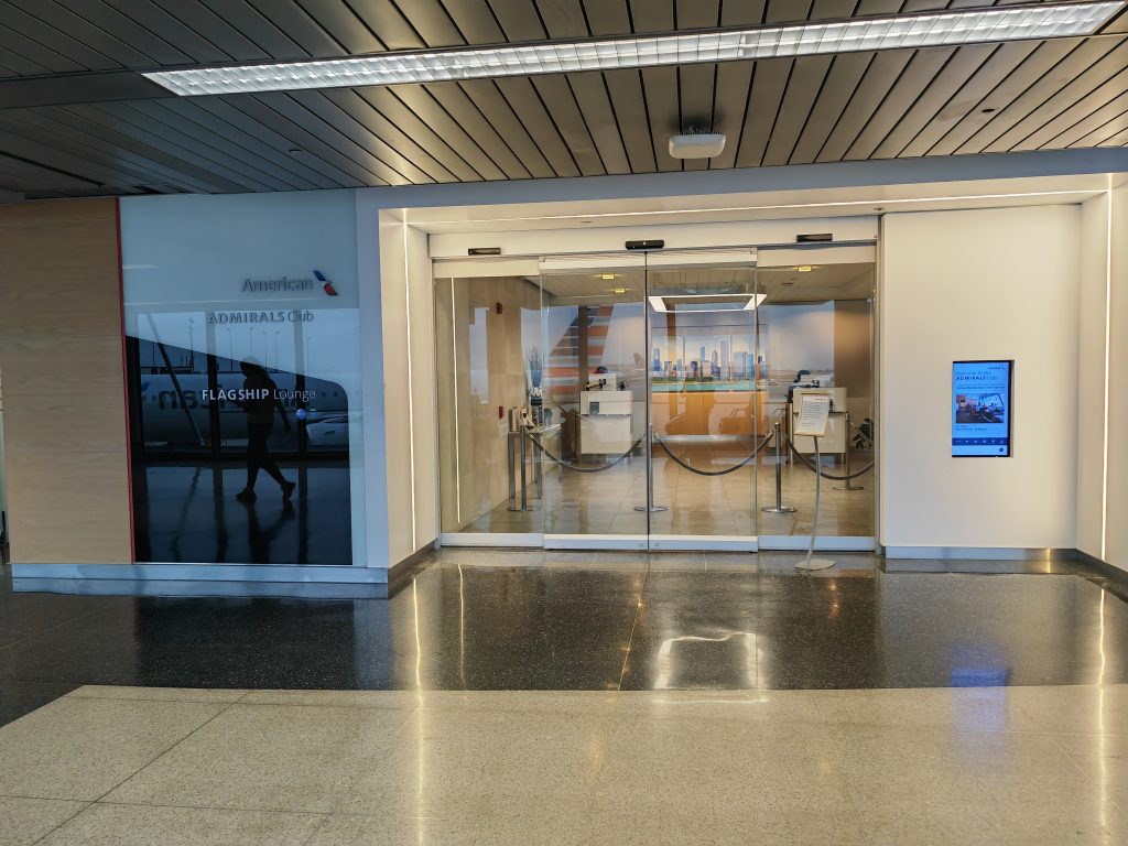 AA Flagship Lounge ORD Entrance