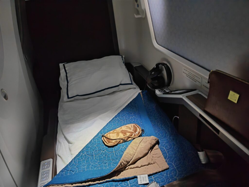 Oman Air Apex Business Bed with Divider Up
