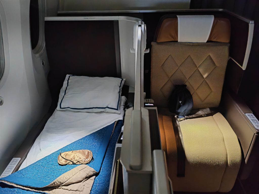 Oman Air Business Class (Apex Suites) Bedtime