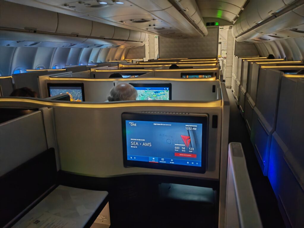 Delta One Suites A330New Cabin Midflight