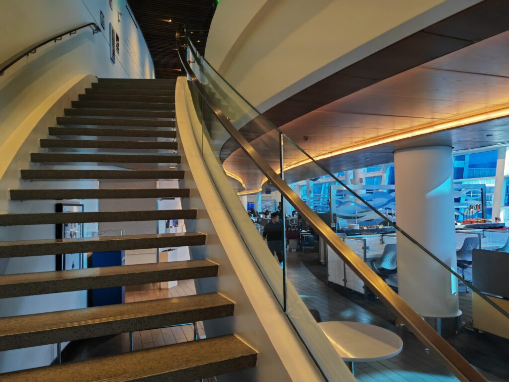 Delta SkyClub Seatle Stairs to Upper Level