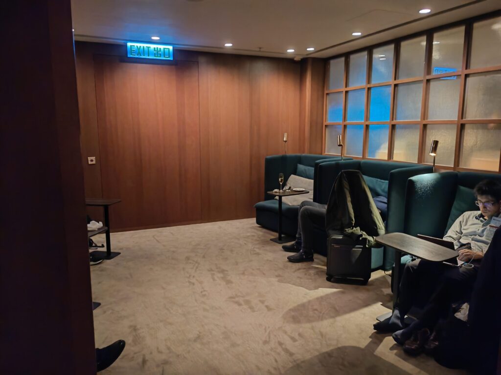 Cathay Pacific The Deck Lounge More Private Seating And Workspace