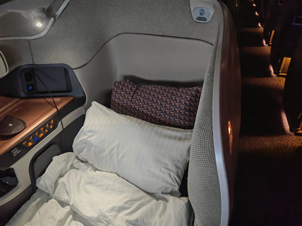Singapore Airlines A380 Business Class Bed