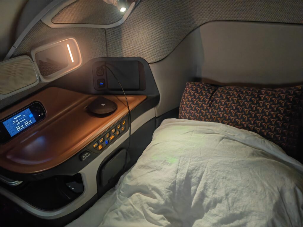 Singapore Airlines A380 Business Class Bedmade