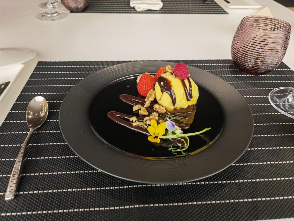 Qatar Premium Lounge BKK Dessert