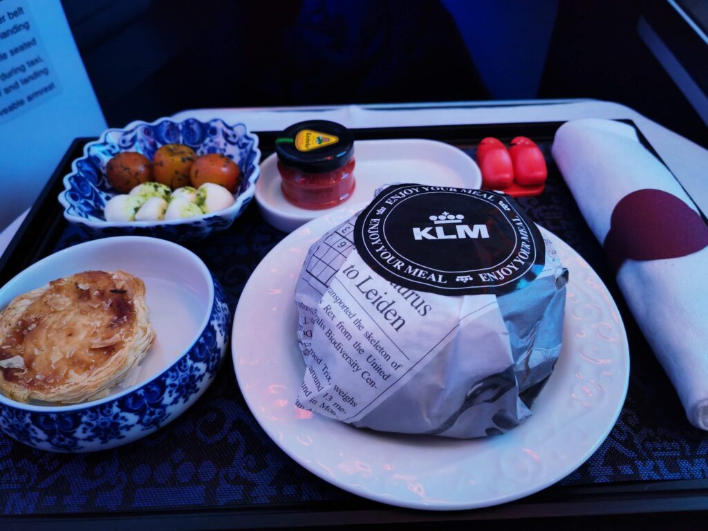 KLM 787 10 Business Class Bed Pre Landing Burger