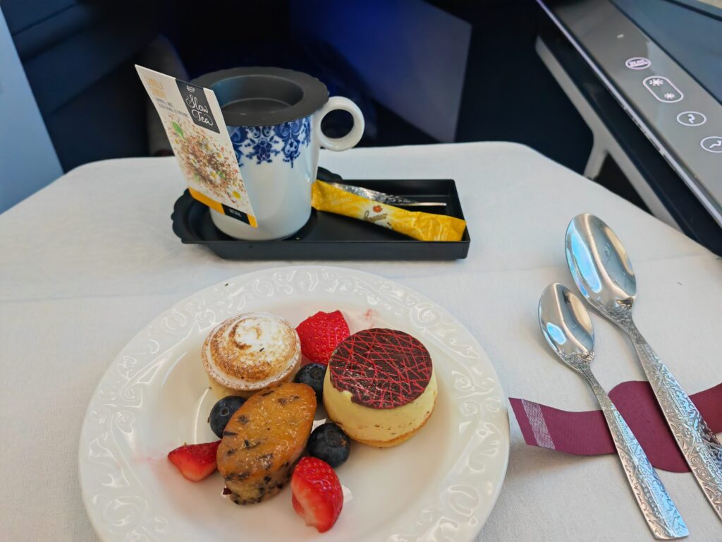 KLM 787 9 World Business Class Dessert & Tea