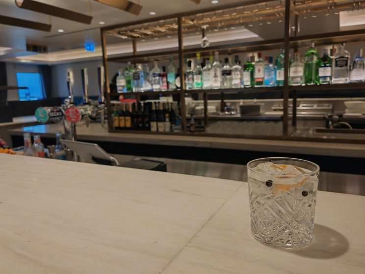 Qantas Lounge Heathrow Gin Bar