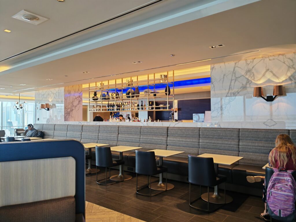 United Polaris Lounge Chicago Seat For Dining