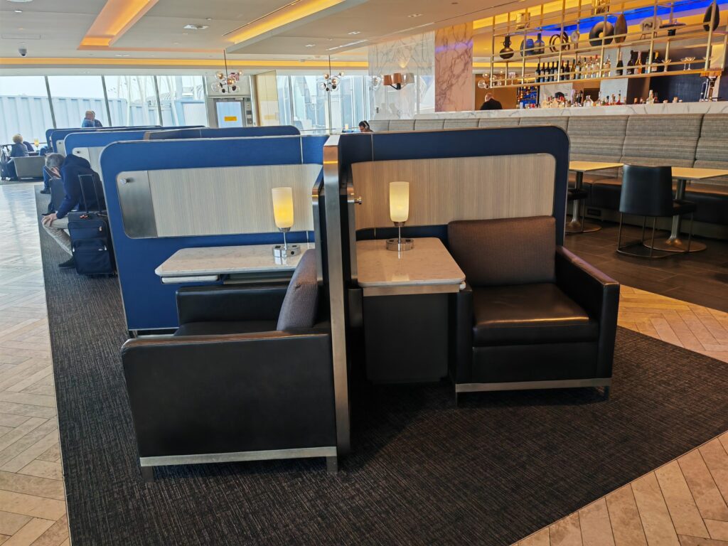 United Polaris Lounge Chicago Seating Layout