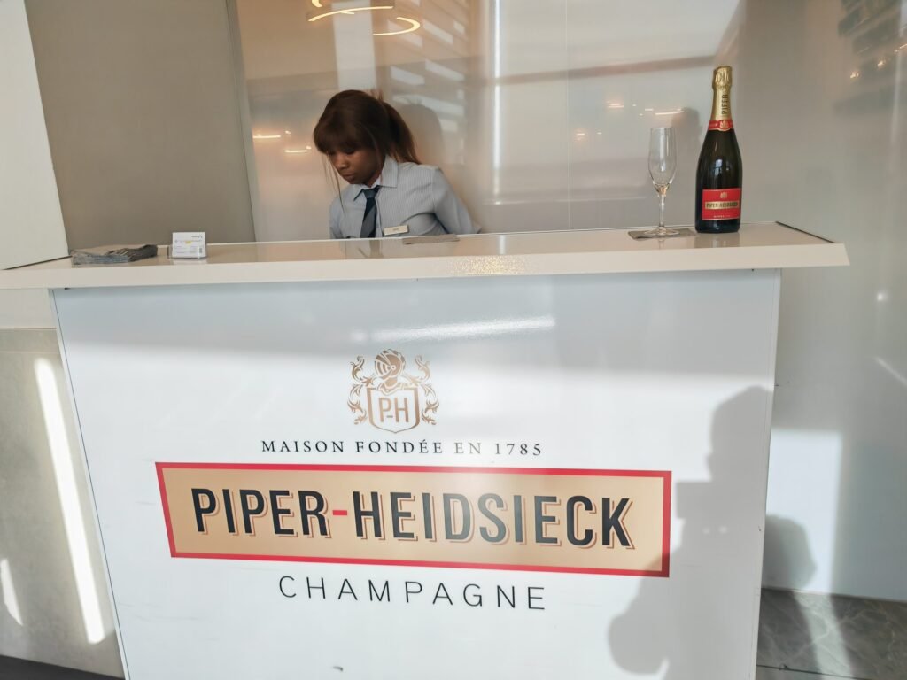 A Fine Balancing Act: American Flagship Lounge DFW Review - Wander Up Front