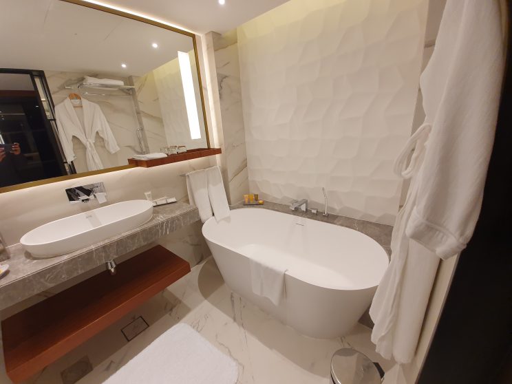 Le Meridien Dubai Hotel Bathroom
