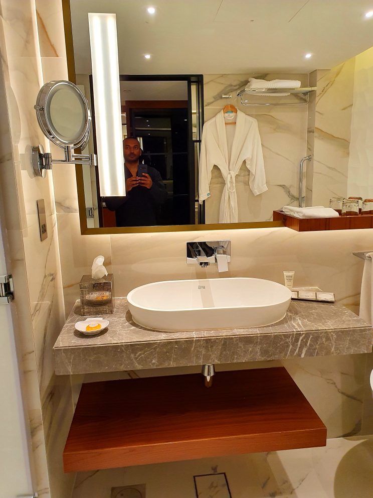 Le Meridien Dubai Hotel Bathroom Sink