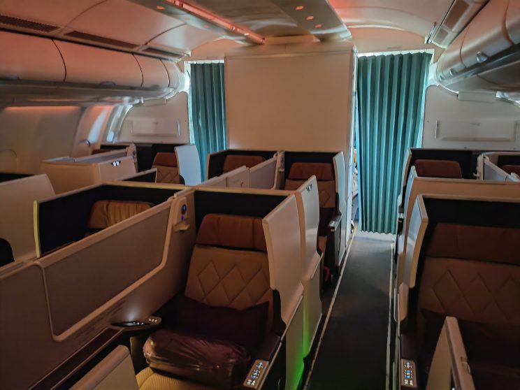 Qatar Airways First Class To Amman Empty Cabin Mid flight