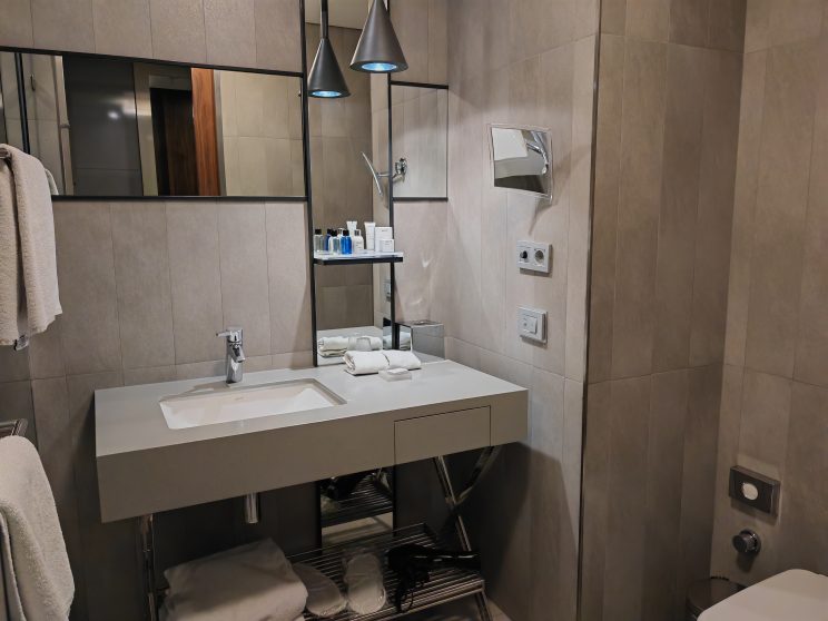Radisson Blu Istanbul Asia Bathroom