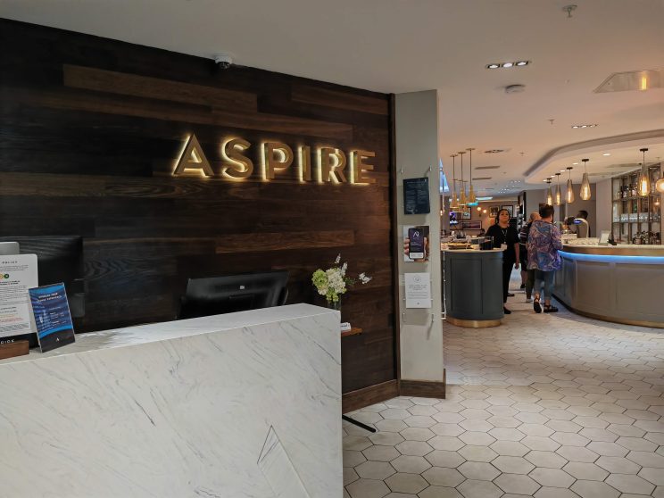 Aspire Lounge Luton Airport Reception