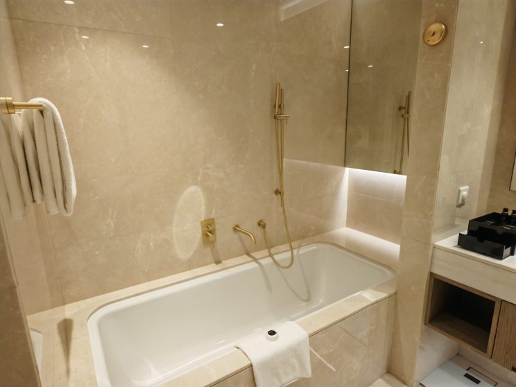 Steigenberger Hotel Doha Bathtub