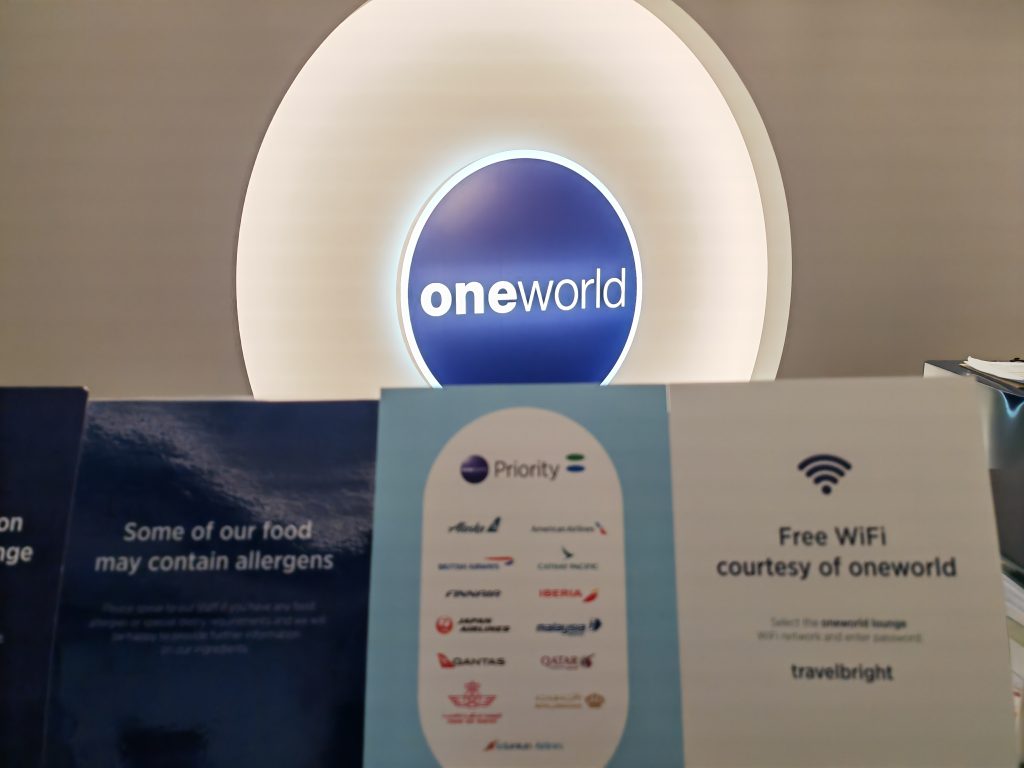 oneWorld Lounge ICN oneWorld emblem